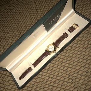 Gucci gold and leather vintage watch unisex